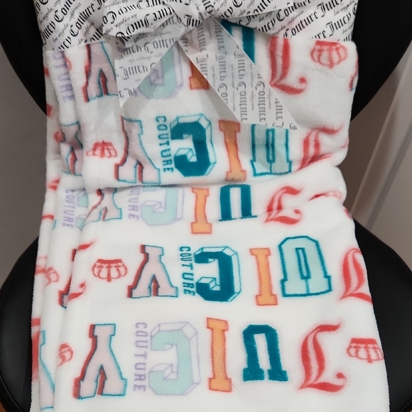 🔹️Juicy Couture🔹️ Multicolor "Juicy In Caps "Blanket Throw - Picture 2 of 6
